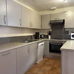 Maison Spacieuse Et Fonctionnelle - 5 Chambres, Terrasse, Parking Prive - Fr-1-548-27 بيت للعطل فيلارد دي لانس